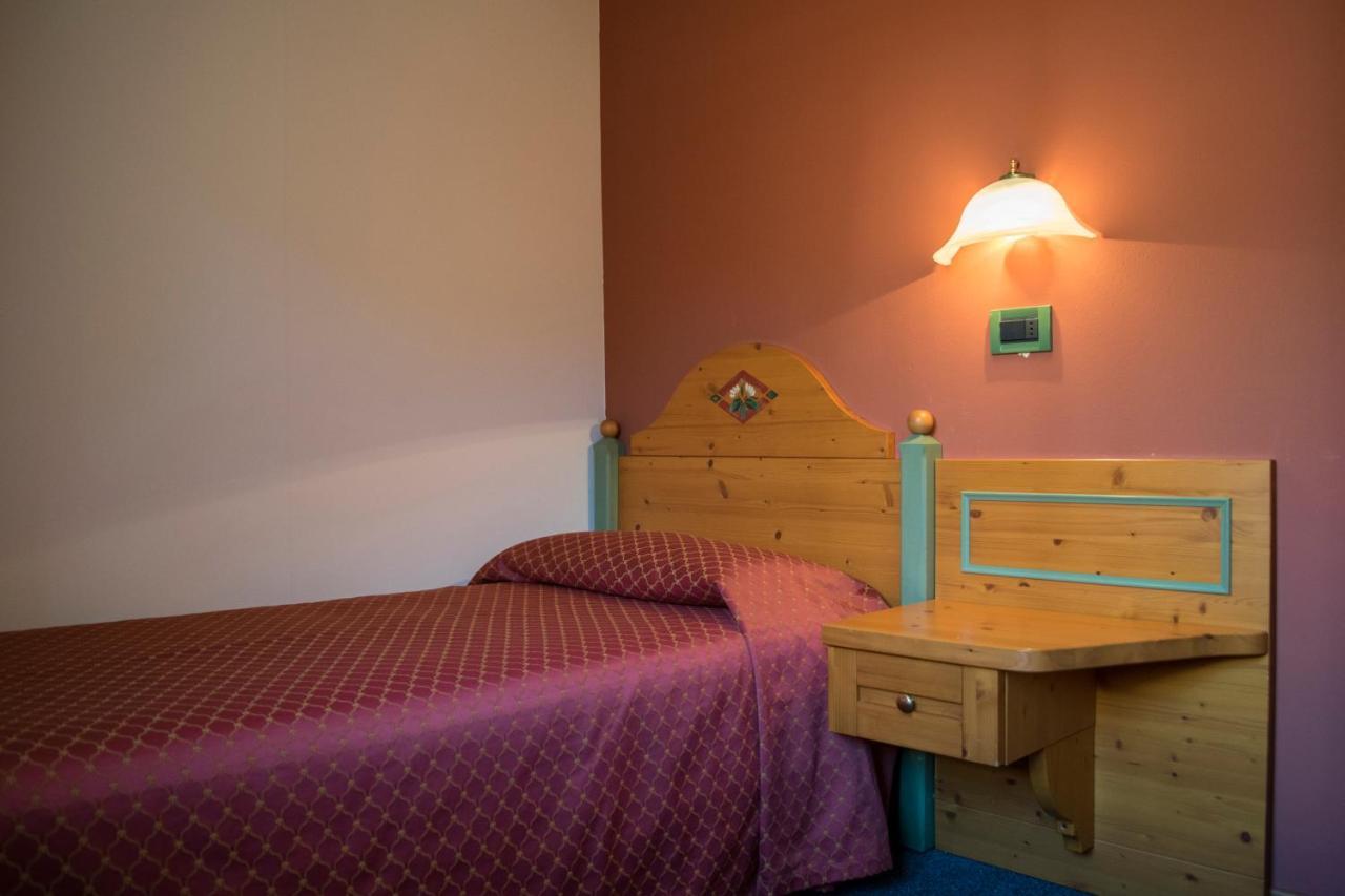 Alpen Garten Hotel Margherita Rumo Екстер'єр фото