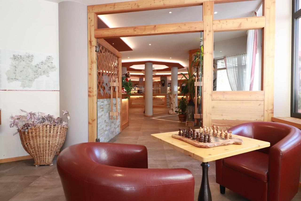 Alpen Garten Hotel Margherita Rumo Екстер'єр фото