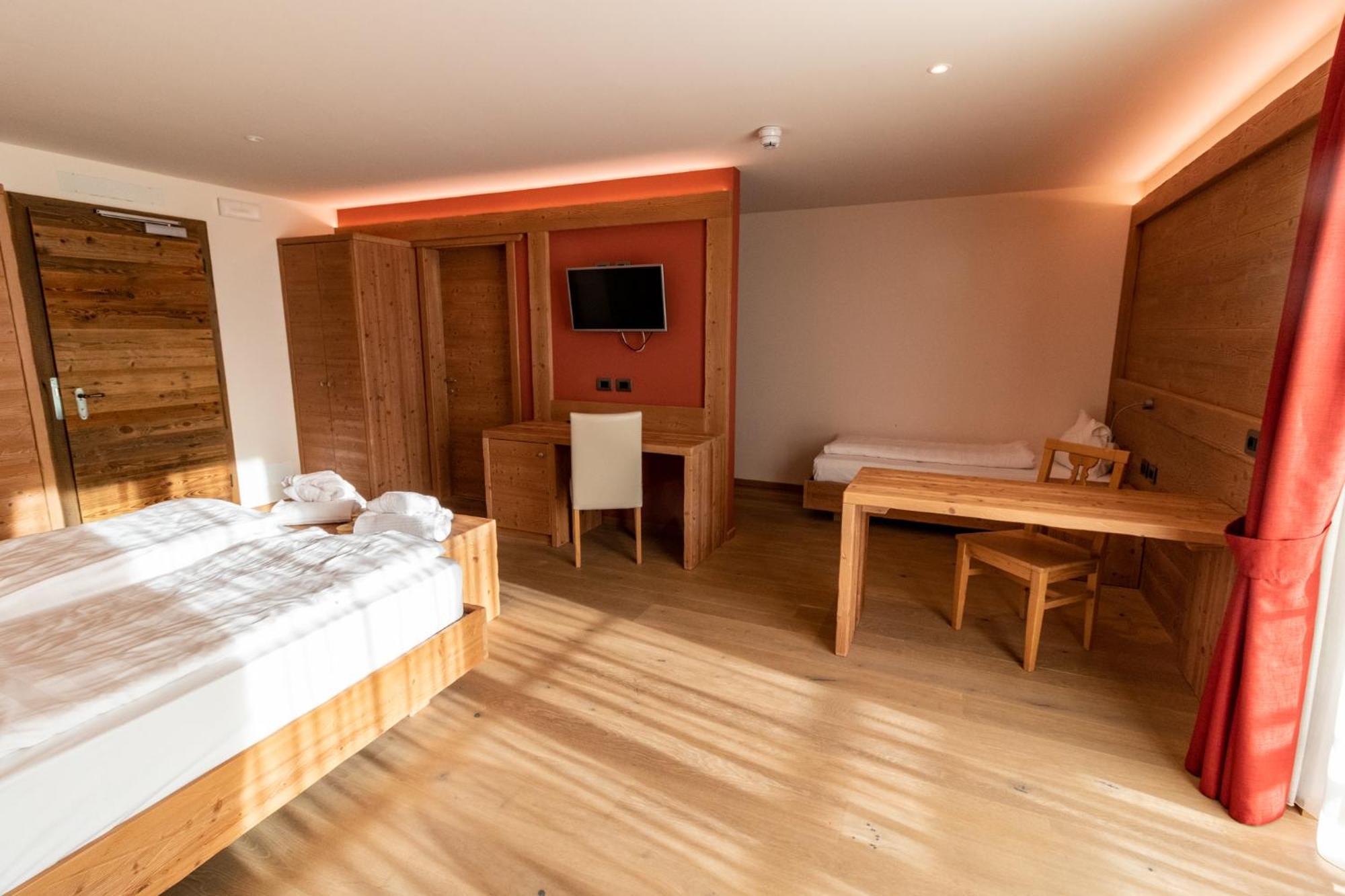 Alpen Garten Hotel Margherita Rumo Екстер'єр фото